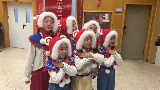 1K views · 22 reactions | Spoiler Alert! Behind-the-Scenes of the 2025 CMG Spring Festival Gala Rehearsals Unveiled! The cast and crew are intensively preparing for the grandest celebration during the Chinese New Year.#ChineseNewYear#SpringFestival2025#CMGSpringFestivalGala | Real Time China | Facebook