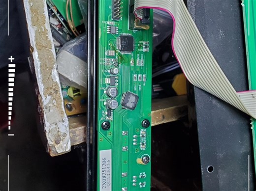 韵乐X3X5或其它品牌效果器显示屏出现一条黑色，基本上问题都一样换几个芯片全搞定，芯片型号拍视频上了，一看就懂#技术分享#维修实例#维修教程