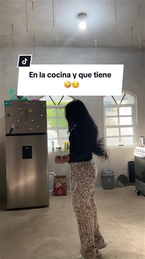 Hola soy una señora de 29 años 🤣🥱 que hace ejercicio en casa , para no quedar loca jajaja y porque quiero 🍑 jajaj soy mamá y ama de casa ✨🫩❤️ #ejercicioencasa #cardio #saltarcuerda #foryoupage❤️❤️ #viraltiktok