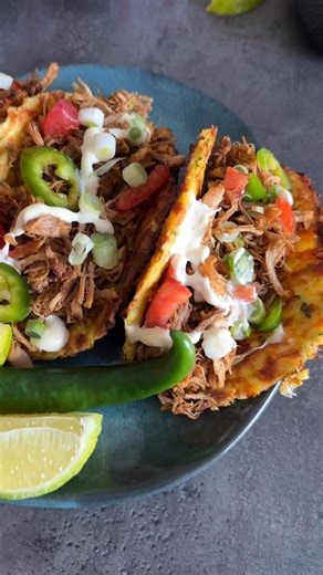 Perfect keto tacos! 🌮 super delicious taco shells & pulled pork. You can save them for your keto meal prepping, keto lunch boxes, etc! 🔥🔥🔥 Free & printable recipe is below! 🔥👇👇 | Family On Keto