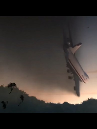 They lost all flight controls ✈️😨 • • ✈️: Japan Air Lines Flight 123 📹: Air Crash Investigation Season 3 Episode 3 • • On 12 August 1985, the aft pressure bulkhead bursts on a Boeing 747SR operating as Japan Airlines Flight 123, destroying the vertical stabilizer and severing all four of the aircraft's hydraulic systems. The crew keep the aircraft flying for 32 minutes until it clips Mount Takamagahara and crashes, killing all but four of the 524 people on board. The accident was caused by a f