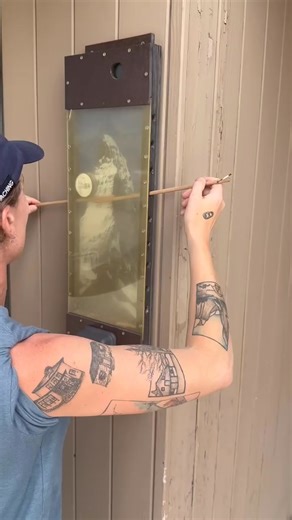 💚💚💚 Geocache of the Week 💚💚💚 This takes #geocaching to new heights! A gadget cache to lift the spirits without letting your feet leave the ground! 🏔️ tinyurl.com/5by6khp7 🏔️ Look no further than this clever #geocache in a quiet shopping center in Minnesota (GC8DJV4). Video by truitt_johnson. | Geocaching