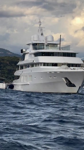 M/Y…what? Who can name this Monaco megayacht? 📲 Download the YachtWorld app to browse yachts for sale! #yacht #megayacht #superyacht #luxury #luxurylifestyle #yachtworld | YachtWorld