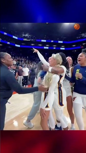 Sophie Cunningham Points at the Crowd 😂 | WNBA