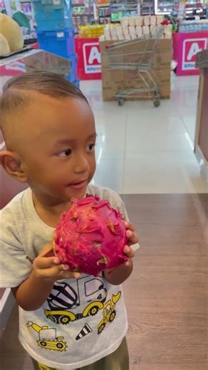 Buah naga #comedy #funny #makanbuah #buahbuahansegar #viral #trending #like #shorts #cute #suscribe