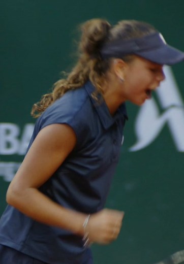And the Shot of the day from the semifinals goes to… The youngest player in the history of Roland-Garros Junior Series by Renault: Eduarda Gomes. 🇧🇷🔥 Presented by @Renault 🇧🇷 #RGBrazil