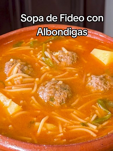 Sopa de Fideo con Albóndigas 😋 This is the ultimate comfort soup: Fideo con Albondigas SOPA DE FIDEO CON ALBONDIGAS INGREDIENTS: For the Albóndigas: ► 2 lbs. ground beef ► 1 cup uncooked rice ► 2 eggs at room temperature ► Some cilantro (or you can use chopped mint leaves) ► Salt and pepper to taste For the salsa: ► 3 roma tomatoes ► 1/2 white onion ► 1 garlic clove ► 2 chiles morita ► 1 1/2 tbsp tomato bouillon ► 1 1/2 tbsp chicken bouillon ►1 cup of water For the caldo: ► 3 minced garlic clov