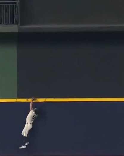 MLB Top Plays (pt 197): Sal Frelick INSANE Play vs Dodgers #brewers #mlb #baseball #topplays