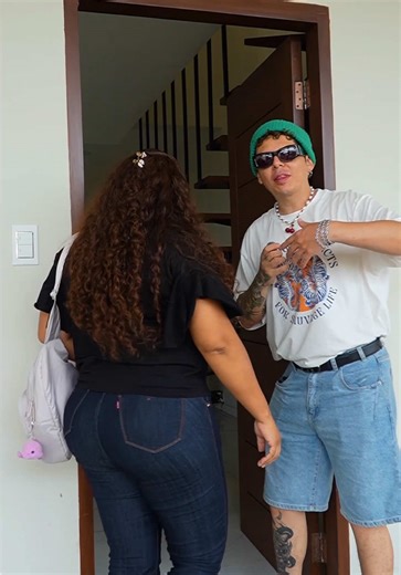 Hoy se hace entrega oficial de esta casa a su ganadora, Ana Paula Bejarano, en un proceso 100% legal, realizado con Notario de Fe Pública y bajo la supervisión de la AJ✨👌 Gracias a todas las personas que participaron en @Pablito El Regalón 🎁 Gracias por confiar, por creer y por ser parte de un proyecto donde la palabra se cumple. Este no es un sorteo improvisado. Es un proceso transparente, formal y responsable. Y atención… porque en marzo llega la segunda versión de Pablito el Regalón. Esta v