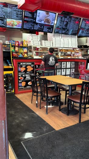 Crunchy Delight: Big Tony's Pizza in Providence