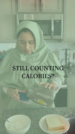 Same calories. Completely different story. 🍞✨ Two slices of white bread might have the same calories as a bowl of Greek yogurt with berries… but one fuels you with protein, fiber, and nutrients — the other just spikes your blood sugar and leaves you hungry again. It’s not just about how many calories you eat… It’s about the quality of what you feed your body. 💛 Save this for your next meal prep reminder 🥣 🌿 Comment “READY” for more tips to take control of your health | Sarah Hakimuddin