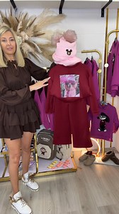 Nowość 🍒 Stylowy komplet dla dziewczynki – bordowa bluza z uroczą grafiką spodnie szwedy 💖 Idealny na chłodniejsze dni! 🦙✨#LOKYFASHION #Nowości #StylDlaDziewczynek | Loky_fashion