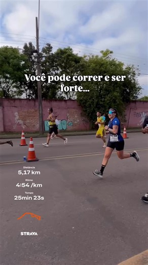 Raissa Bernardinetti | Nutrição esportiva & performance on Instagram: "Aqui já foram quase 6kgs eliminados pra conseguir correr melhor e mais rápido. Você pode correr e ser forte? Pode sim, só não pode esperar ter performance nesse cenário, tudo não terás. E não tem certo ou errado, depende do seu momento de vida. Por muitos anos o meu objetivo foi força, hoje eu quero agilidade, me sentir leve pra correr mais e melhor. Quer dizer que vai ser sempre assim? Óbvio que não, tudo pode mudar. Por hor