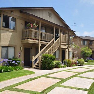 With landlords struggling to fill vacancies, seniors are finding super low rent options for beautiful homes and apartments. | Nation.com