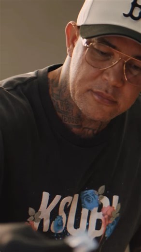 What you see in the final tattoo starts long before the needle touches the skin. Clean process. Proper setup. Attention to every detail. That’s how realism tattoos are built. 📍 Serving Boston Area, MA Booking requests open #realismtattoo #boston #bostontattooartist #massachusetts #tattooshop | Moura Tattoo Studio