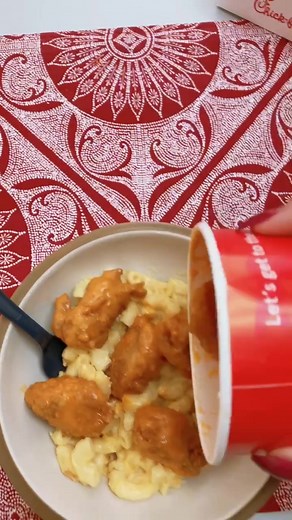 chick-fil-a buffalo chicken mac & cheese. you’re welcome. #cookingtips #chickfila #chickfilahack #foryou #foryouppage