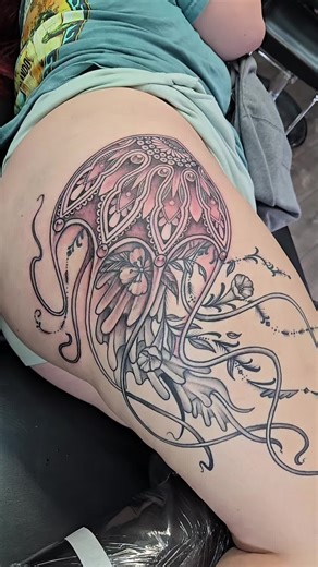 Jelly fish flow on a tough lady. about 10 hrs total. #vibes #thightattoo #jellyfish #tattooartist #inkedup