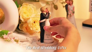 Bride and Groom Figurine Wedding Cake Topper, Romantic Couple Sculpture, Hand-Painted Sentimental Keepsake Gift for Wedding, Anniversary, Engagement, Valentine’s Day