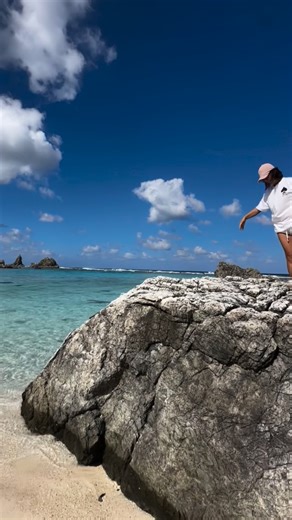 田中 律子 on Instagram: "初めての伊平屋島🌴 沖縄に住んで、こんなに来てるのに初トリップ🌞 めちゃくちゃキレイだった♡ #okinawa #japan #iheyaisland #beautifulday"