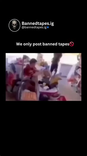 Banned Tapes on Instagram: "Just @bannedtapes.ig 日本利用压电瓷砖将脚步转化为电能。这些瓷砖捕捉来自你脚步的动能。当你行走时，你的重量和动作会对瓷砖产生压力。瓷砖会轻微弯曲，从而产生机械应力。瓷砖内部的压电材料将这种应力转化为电能。每一步都会产生少量电荷，而数百万步结合在一起就能产生足够的电力来驱动 LED 灯、数字显示屏和传感器。在像涩谷车站这样繁忙的地方，每天大约有 240 万个脚步为这一系统作出贡献。这些电能可以被储存或立即使用，从而减少对传统电力来源的依赖，并支持可持续的城市基础设施。这种方法将日常运动转化为实用的可再生能源 #日本 #知识 #事实 #你知道吗 #推荐 #科技 #创新 #历史 #技术 #实验 #热门"