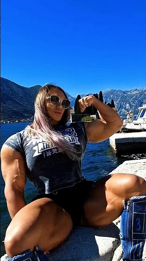 She’s stronger than most guys 💪🔥 #FemaleBodybuilder #StrongWomen #gym