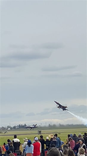 916 AVIATION 🇺🇸 on Instagram: "Blue Angels Dirty Roll🌀 Executing such a complex maneuver safely at a very low altitude demands precision, discipline, and training from the pilot. It highlights the rigorous training and superior capabilities of U.S. Navy pilots. The raw power of the Super Hornet is unmatched and that showcases it right here. •• •• #916aviation #usnavyblueangels #blueangels #usnavy #ig #aviation #planes #followme #jets #usa #airshow #avgeek #aviationlife #aviationworld #aviatio