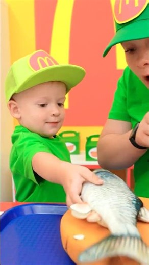 Pirate Orders a Fish Burger! Kid Drive-Thru