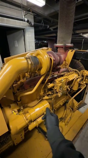 That’s a clean kitty! #caterpillar #generator #cleaning #satisfying #diesel