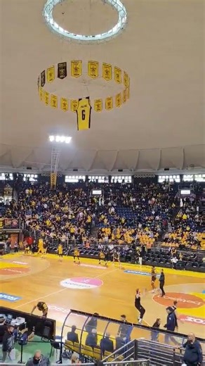 "Να παίζει το τρανζίστορ τ'αμερικάνικα" προς τιμήν της Μαρινέλλας στο Παλέ