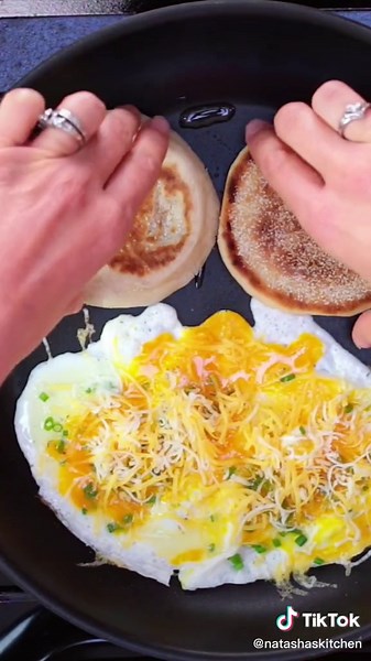 STOP Everything! The Best 1-Pan Breakfast 😍 Print Here: https://natashaskitchen.com/breakfast-sandwich/ #howto #breakfast #breakfastsandwich #genius #easy #reels #tiktokfood #cooking #tiktokfoodie