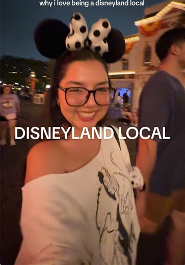 disneyland local >>> 🐭🧡✨ • • • • @Disney Parks @Disney Store #disneytok #magickeyholder #disneycontent #disneygirls #anaheimcalifornia