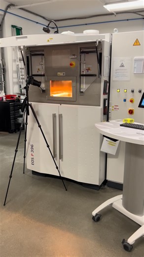 Adjective Design on Instagram: "Sneak peak of the 3D printers making the "Spinal Hair Clip - Bone". More behind the scenes/explanations later this week. "SHC-Bone" will be restocked on Dec 20 @ 1200 PST. #wearableart #hairclip #fashionmag #3dprintedfashion #fashionaccessories #anatomyart"