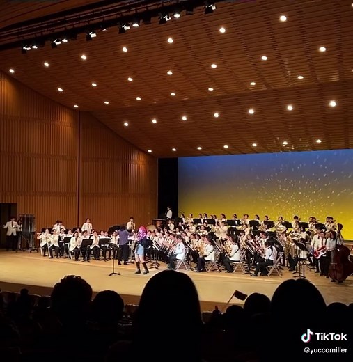 ユッコ・ミラー×立命館守山吹奏楽部「宝島」サックスソロ演奏
