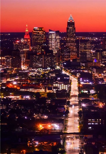 Last night FlyHeli Cleveland invited me out to take pictures of Cleveland, Ohio on their helicopter! These are the photos I captured! For a limited time if you use Code: FLYRLP you will get 5% off your flight! Link in the bio for more information!