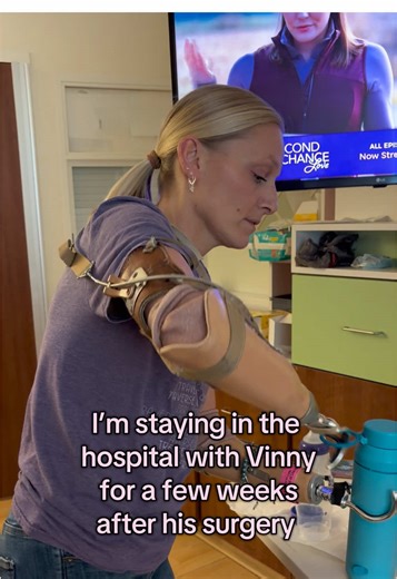 I’m living at the hospital with Vinny for a few weeks while he recovers from surgery. It’s a little hard to adapt but I make it work! #hospital #surgery #recovery #spinabifida #meningitis #baby #mom #amputee #adayinmylife #vlog #disability #prosthetic #fyp