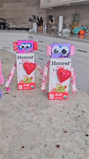 Michelle - Crafty Morning ❤ on Instagram: "Valentines day robot candy juice box tic tac treat ideas! #valentinesday #valentinegift #valentinegiftideas #vdaygift #valentine"