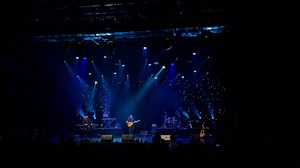 Thank You to everyone who popped our Palms cherry! 2023 highlight for sure! ....What a BAND. So thankful to be on stage with all these beautiful, talented humans. Keys - Brodie Stewart & Amy V BV - Tracy Kingman Drums - Kingsley Oldmeadow Bass - James Morley Guitar - Eddy Santacreu Filmed by Chelle Carr Photography x | Bloom