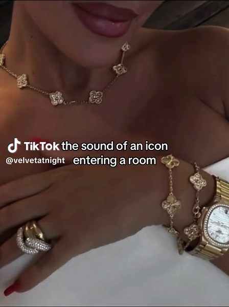 #jewelry #jewellery #goldjewelry #goldjewellery #jewelrytiktok #jewellerydesign #jewelryinspo #velvetatnight