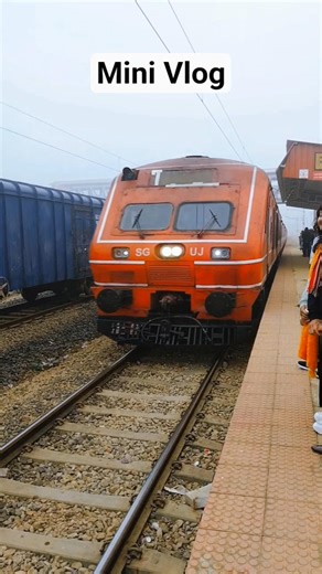 Waiting for train #minivlog #travel #minivlogs