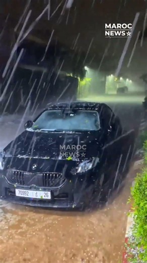 عاجل 🚨 مراكش تعيش ليلة استثنائية.. صواعق قوية و"التبروري" يحوّل المدينة إلى لوحة بيضاء ⚡❄️