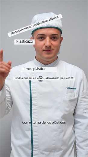 Gesgourmet on Instagram: "Muchos nos habéis preguntado por qué seguimos utilizando barquetas de plástico y la respuesta está en la seguridad alimentaria y la pasteurización. Para que tus platos lleguen perfectos y duren más tiempo, deben pasar por altas temperaturas. Actualmente, este material es el único que garantiza: ✅ Resistencia total al calor sin deformarse. ✅ Cero liberación de microplásticos o compuestos tóxicos. ✅ Un proceso 100% circular (es plástico reciclable). La clave no es el mate
