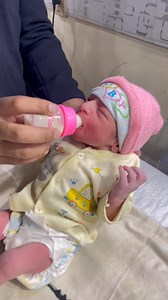 Cute Baby Feeding at Discharge – Is This the Final Sign Your Newborn Is Ready to Go Home? 🍼👶 A cute newborn taking the final feed before discharge. This moment helps doctors and nurses assess sucking strength, swallowing coordination, and feeding tolerance to decide if the baby is truly ready to go home. Feeding during discharge is an important milestone showing recovery, stability, and comfort for both baby and parents. Disclaimer: This video is for awareness and education only. Feeding readi