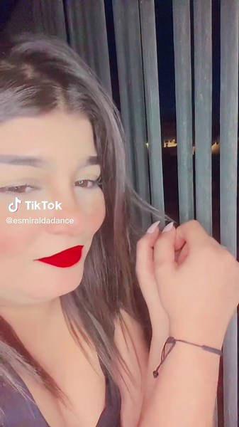 Vidéos de The shark🦈 (@esmiraldadance) avec son original - ✨Donatella ✨