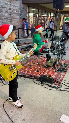 Outlets at The Dells tree lighting concert is under way. Santa and his reindeer will light the tree at 5! | Baraboo Area Chamber of Commerce