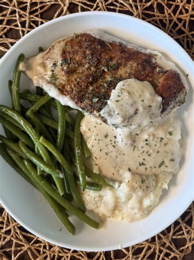 One-pot creamy garlic parmesan chicken 🤍 quick, comforting, and perfect for a busy weeknight!! @ChallengeButter 🧈✨ #challengebutterpartner Creamy Garlic Parm Chicken Ingredients: \t•\t2–3 chicken breasts, thinly sliced or pounded thin \t•\tSalt & pepper, to taste \t•\tBritscookin Garlic & Herb Seasoning (generous) \t•\tAll-purpose flour (for dredging roux) \t•\tOlive oil \t•\t1 cube Challenge Butter (4 tbsp) \t•\t4–5 cloves garlic, minced \t•\t2 cups chicken broth \t•\t1 tbsp Worcestershire sa
