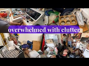 TACKLING A TINY, SUPER CLUTTERED KITCHEN😱 DECLUTTER WITH FRIENDS!