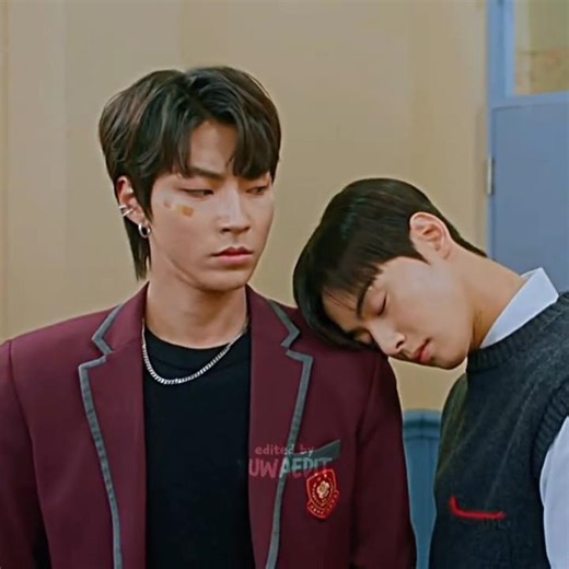 Suho fell asleep on his shoulder 😴 #truebeauty #kdrama