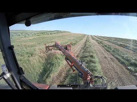 Making HUGE windrows with the 316 new holland Disc mower