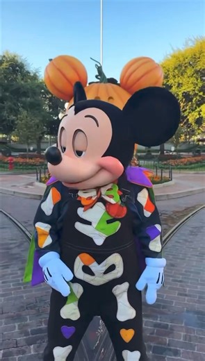 Here’s a look at Mickey and all the gang’s Halloween costumes at Disneyland resort this year! Which is your favorite? | Share The Magic Travel