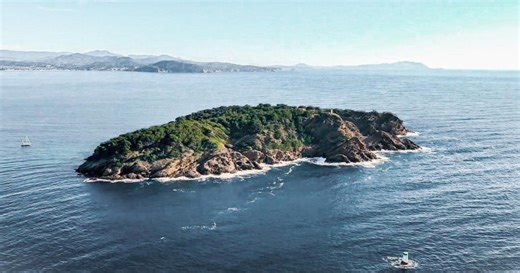 Au large de La Ciotat, cette petite île inhabitée offre une baignade de rêve au cœur des calanques